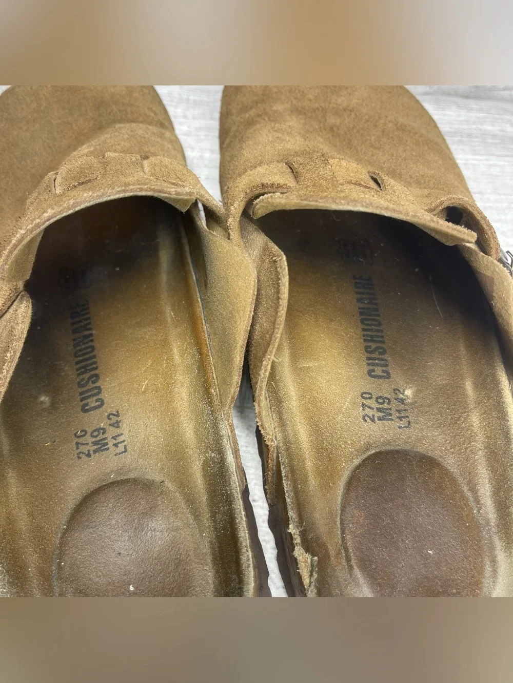 Cushionaire Men’s 9 Brown Suede Slip On Clogs